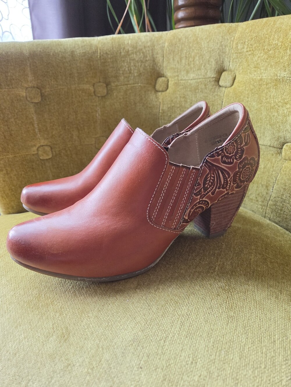 EUC L'artiste By Spring Step Leatha Ankle Boots